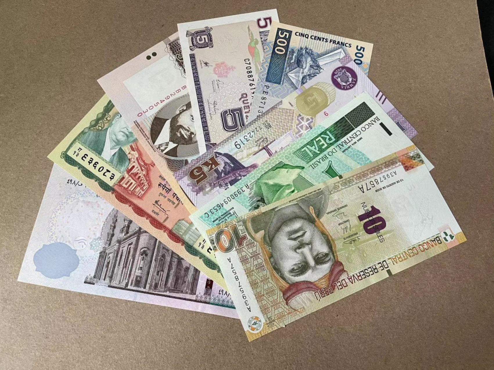 【Blue Auction】✨世界纸币精拍第327期——莫总专场XXI 【一组8张】多国纸币一组 全新UNC