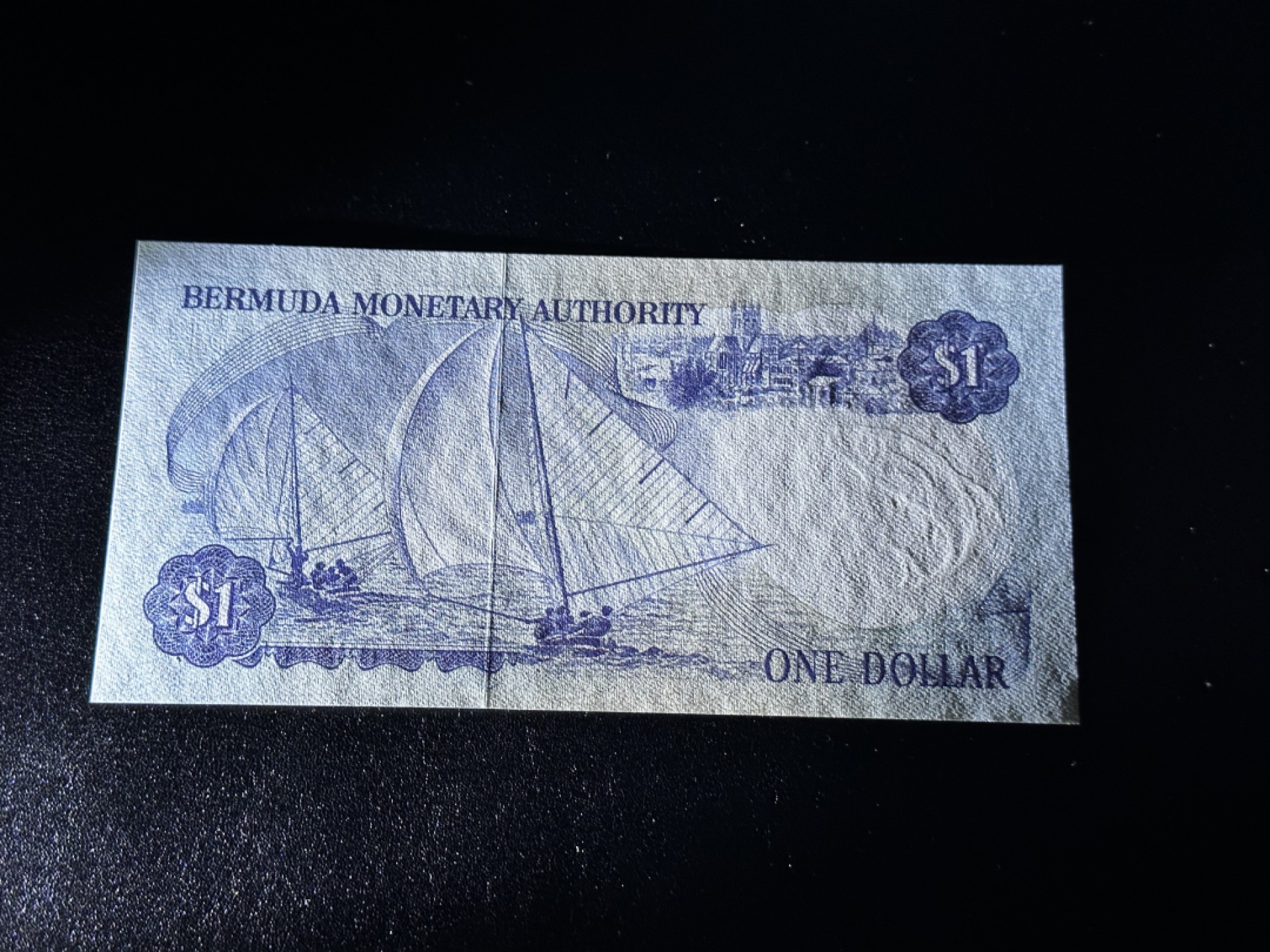 《外钞收藏家》第二百七十一期（连拍第二场） 1982年百慕大1镑  全新UNC