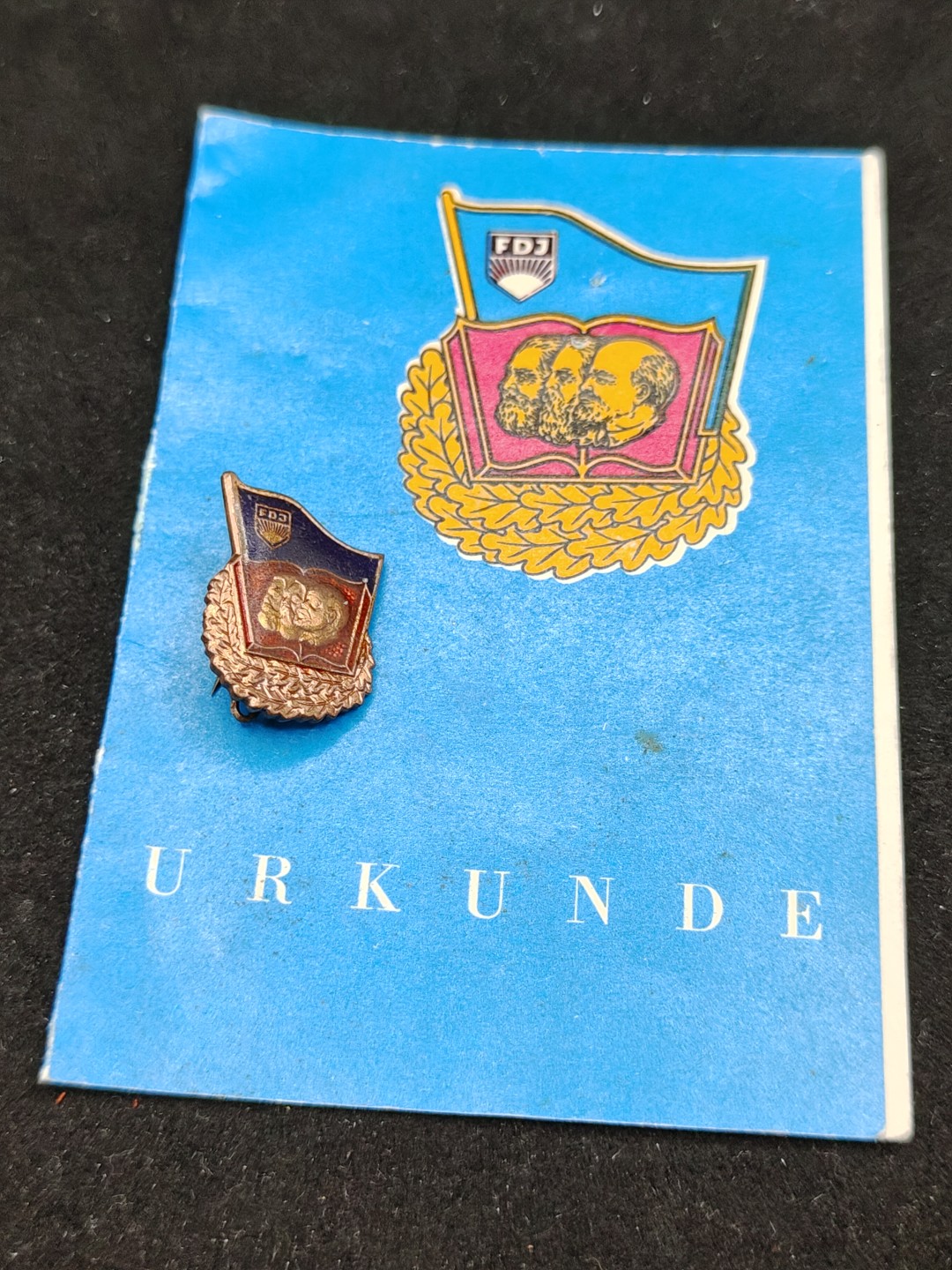 全场0元起拍 第60期 咸鱼国勋章拍卖专场 5月31日（周三）下午6：00开始 东德fdj青年团证章带证