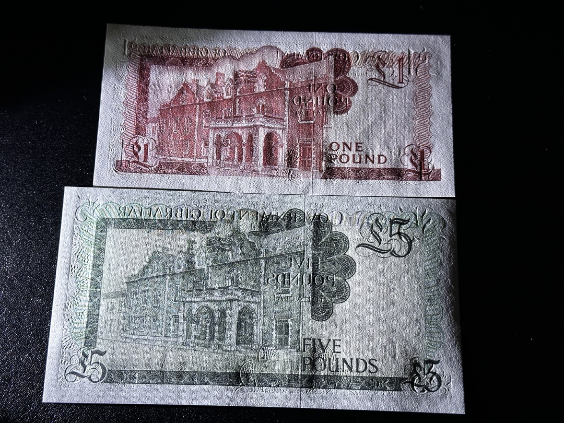 《外钞收藏家》第二百七十一期（连拍第二场） 直布罗陀1、5镑 两张一起  全新UNC