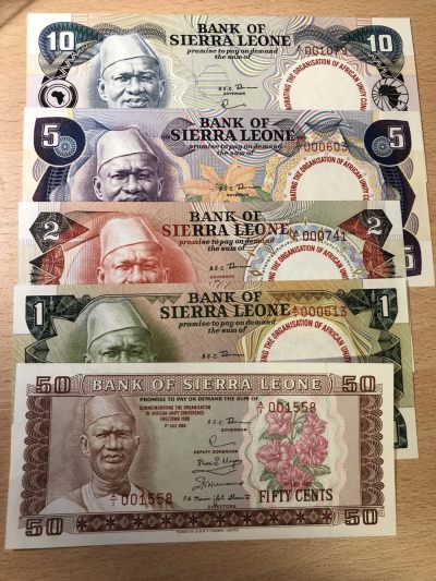 🌼甜小邱世界纸币收藏💐第69期🐇🌼 - 部分有黄全新UNC 塞拉利昂 10 5 2 1 1/2里昂 纪念钞 1980 非盟会议 极为少见  部分有黄 