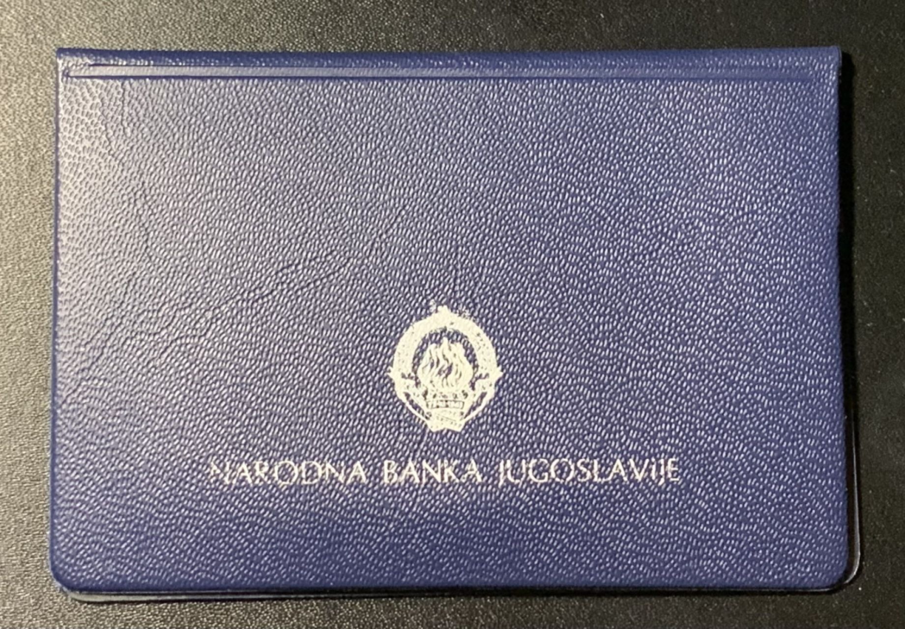 紫瑗钱币——第317期拍卖 南斯拉夫 1985年 反法西斯解放40周年 100第纳尔 UNC 纪念币 原包装