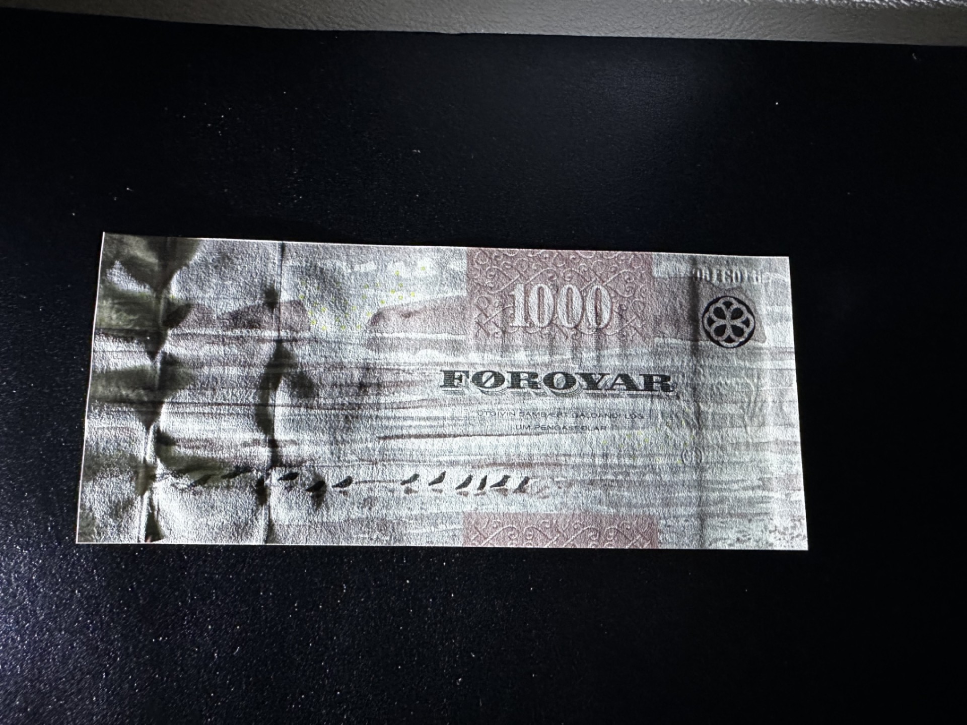 《外钞收藏家》第二百七十一期（连拍第二场） 法罗群岛1000克朗 全新 应该是荧光反应