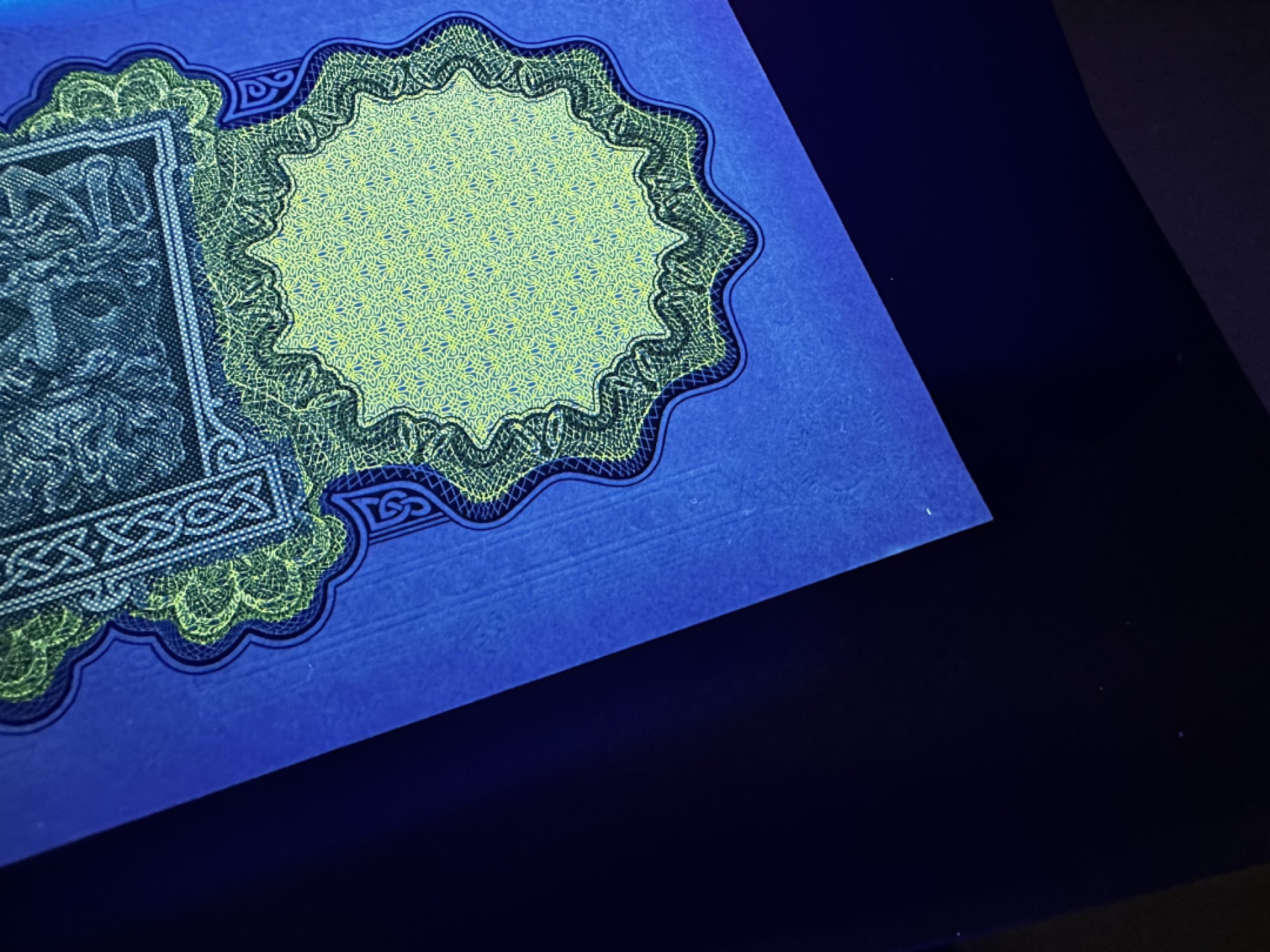 《外钞收藏家》第二百七十一期（连拍第二场） 1976年爱尔兰1镑 全新 极轻微潮