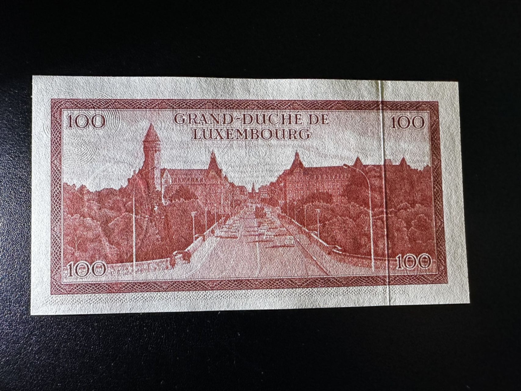 《外钞收藏家》第二百七十一期（连拍第二场） 1970年卢森堡100法郎 全新UNC