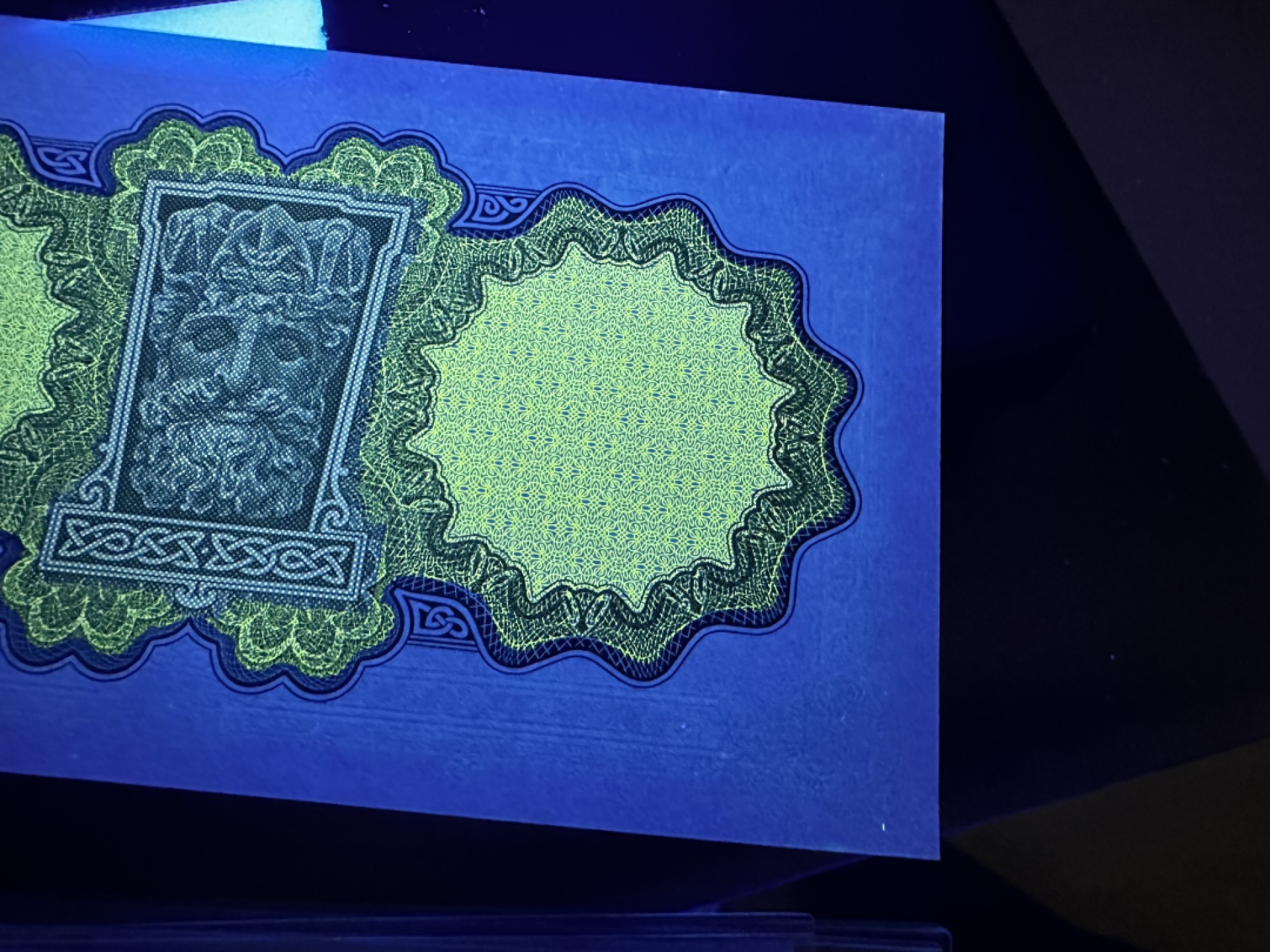 《外钞收藏家》第二百七十一期（连拍第二场） 1976年爱尔兰1镑 全新 极轻微潮