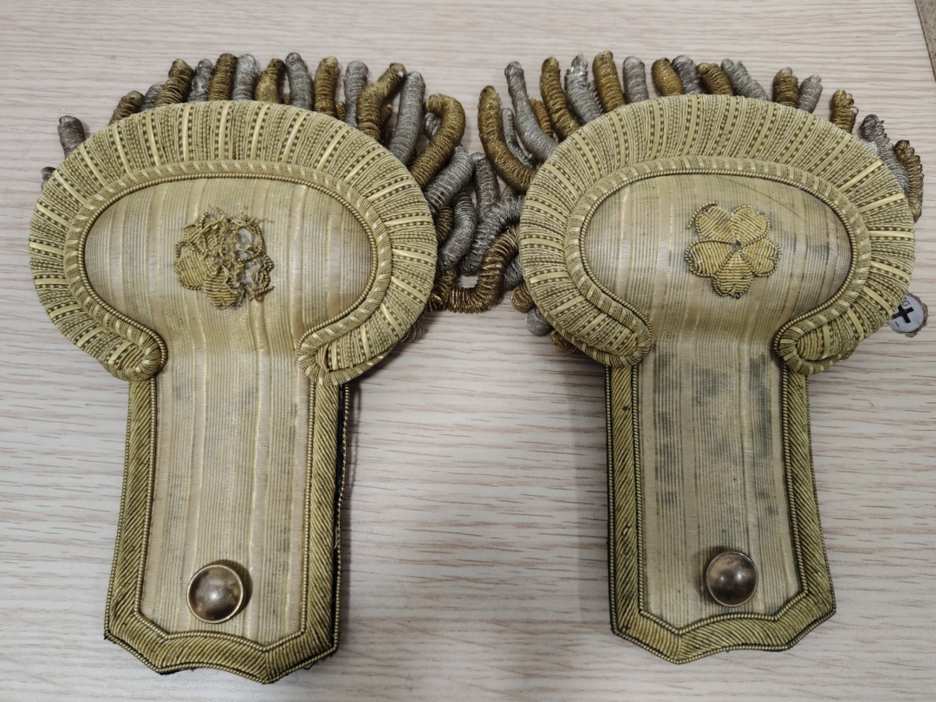 全场0元起拍 第60期 咸鱼国勋章拍卖专场 5月31日（周三）下午6：00开始 日本战前大礼服正肩章 流苏肩章