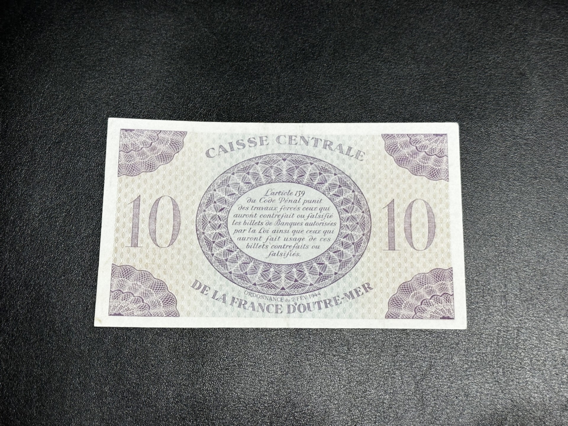 《外钞收藏家》第二百七十一期（连拍第二场） 法属瓜德罗普瓜德罗普1944年10法郎 AU品相