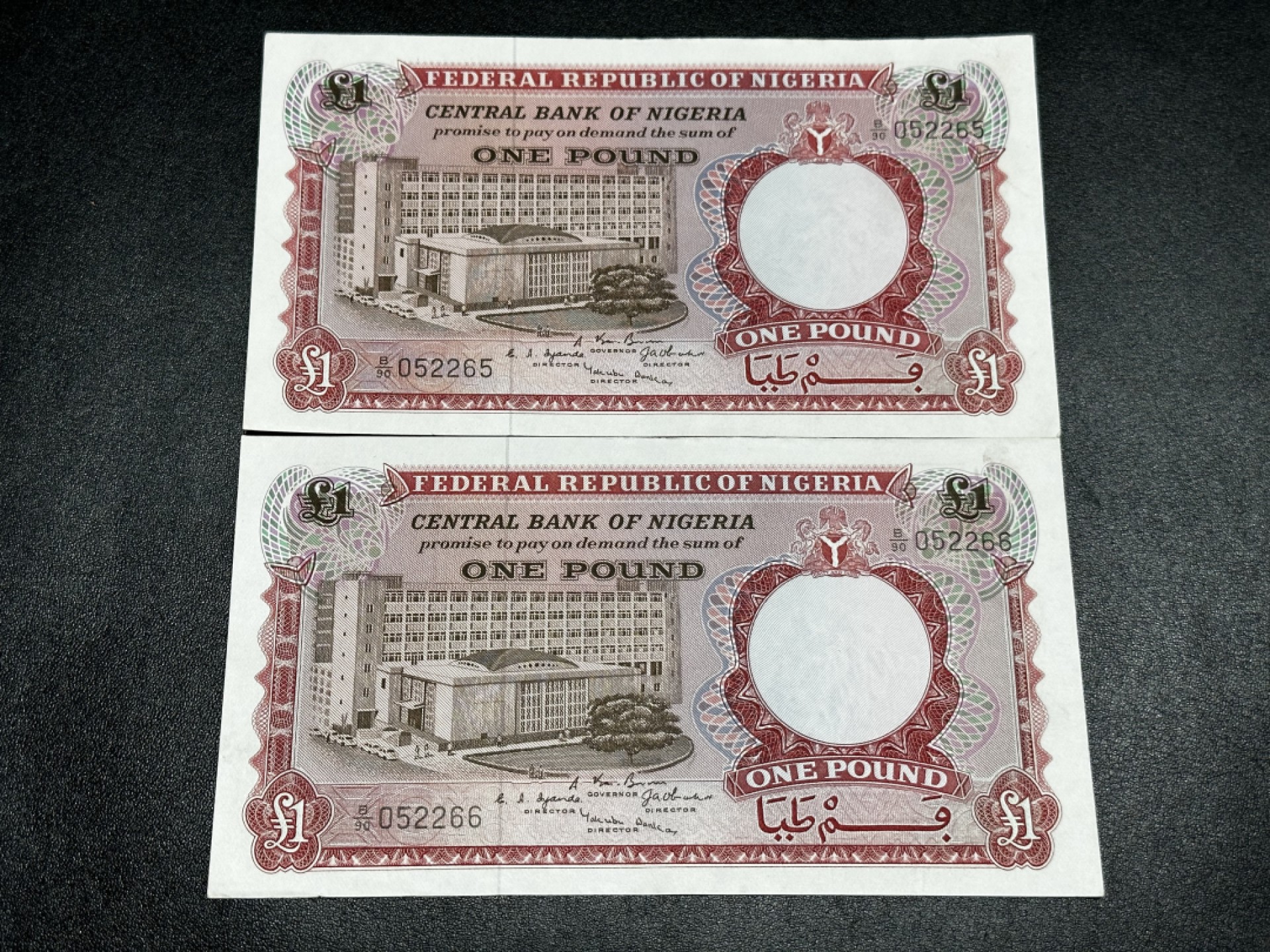 《外钞收藏家》第二百七十一期（连拍第二场） 尼日利亚1镑 两连号 AU+品相