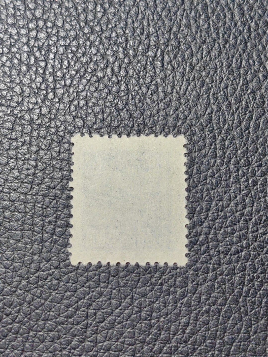 洪涛臻品批发群  精选邮票限时拍卖第二百七十七期 普1东贴 面值35000元一枚，几乎全品，1950年新中国成立发行的第一组普票，年代久远，具有较高的收藏意义，全品可评级，喜欢不要错过