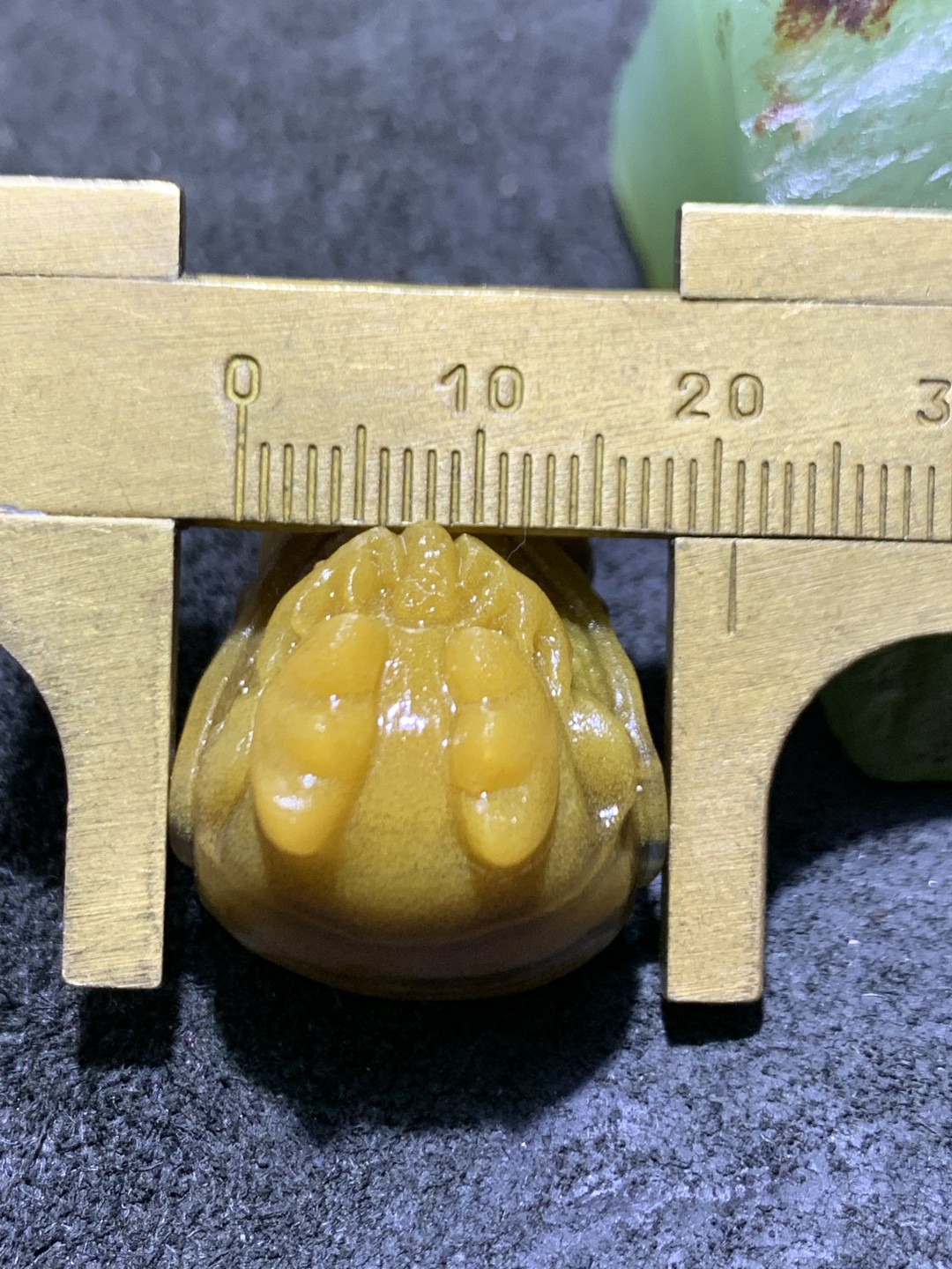 精美亚光高玉化冻料飘金沙鸡油黄蒙料战国红玛瑙手工雕刻一体龙头佛头三通一个！