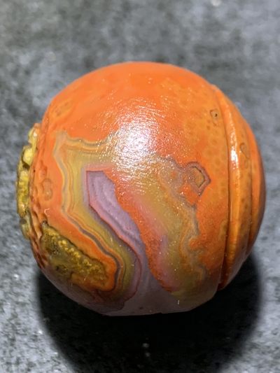 精美战国红玛瑙亚光手工雕刻道字太极阴阳鱼，苹果珠一颗！ 精美战国红玛瑙亚光手工雕刻道字太极阴阳鱼，苹果珠一颗！