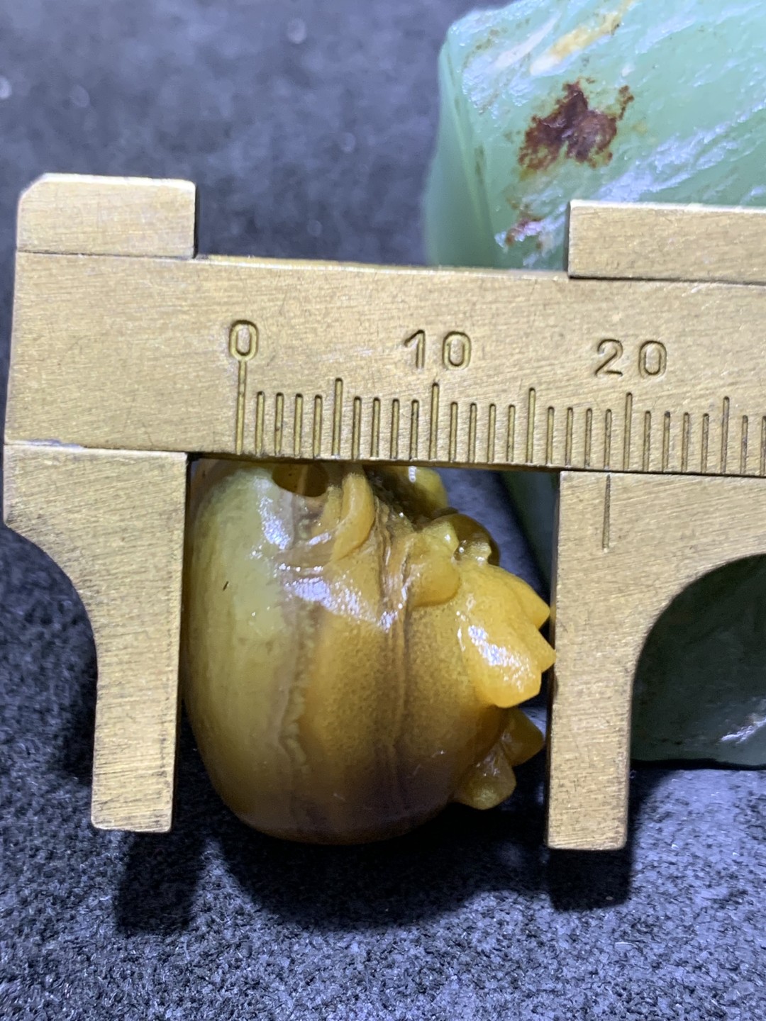 精美亚光高玉化冻料飘金沙鸡油黄蒙料战国红玛瑙手工雕刻一体龙头佛头三通一个！