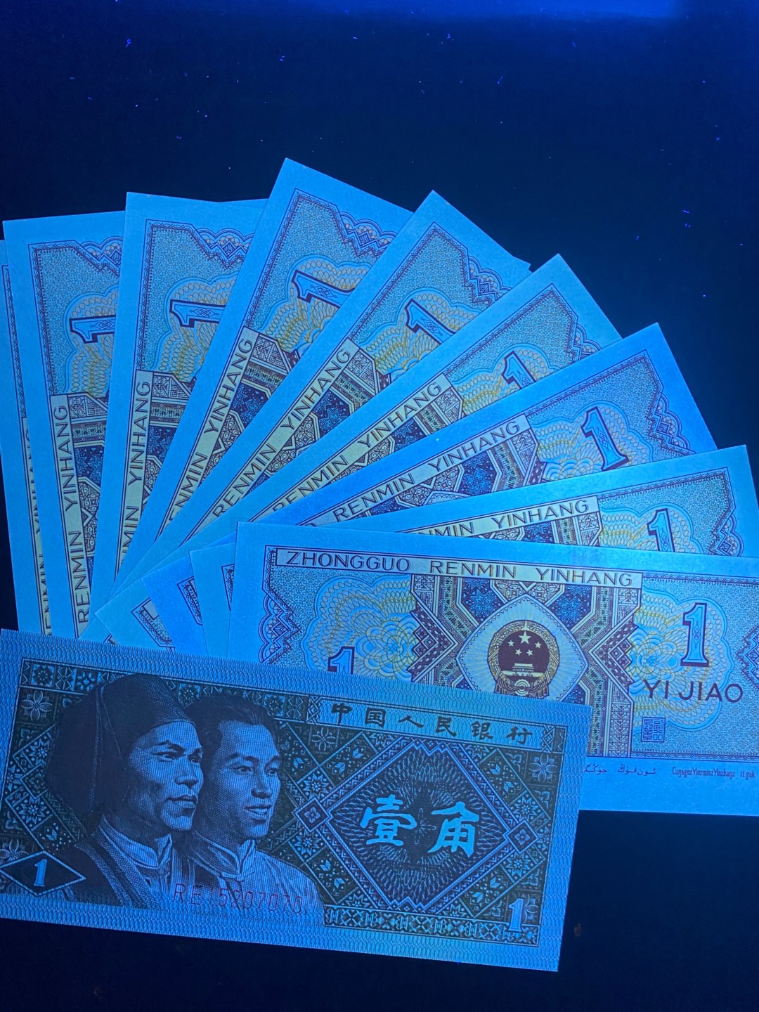 一线荧光币第330期拍场 8001RE稀冠早期黄金甲，仅此裸币散5张，喜欢的不要错过，绝品无斑无油