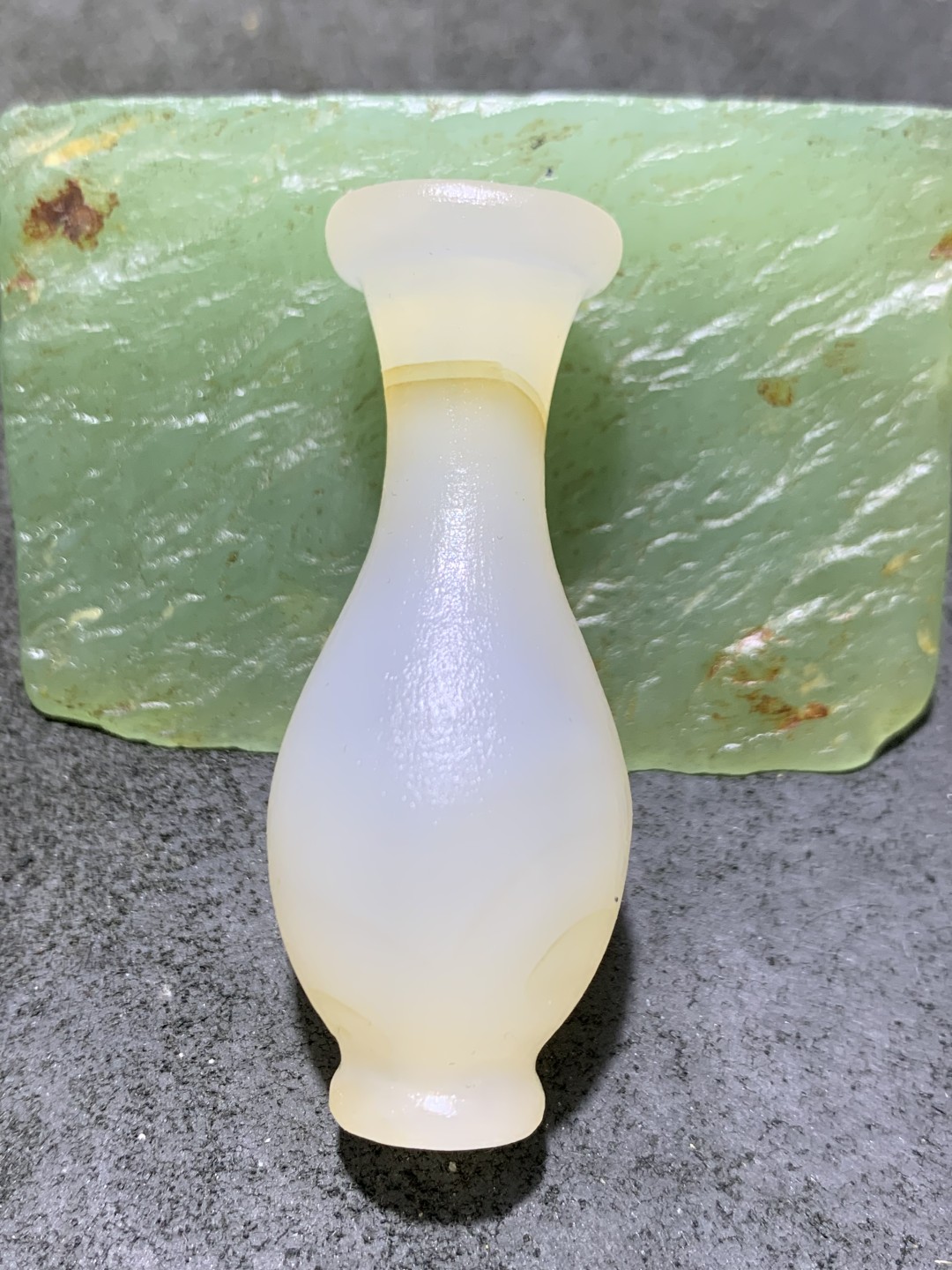 精美高玉化海洋玉髓手工俏色巧雕一心向佛瓶子一个！