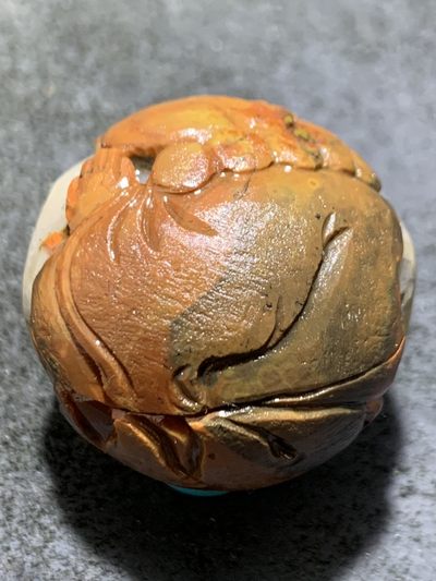 精美亚光冰飘战国红玛瑙手工俏色巧雕小沙弥大圆珠一颗！ - 精美亚光冰飘战国红玛瑙手工俏色巧雕小沙弥大圆珠一颗！