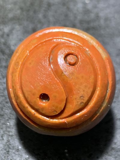 精美战国红玛瑙亚光手工雕刻道字太极阴阳鱼，苹果珠一颗！ 精美战国红玛瑙亚光手工雕刻道字太极阴阳鱼，苹果珠一颗！
