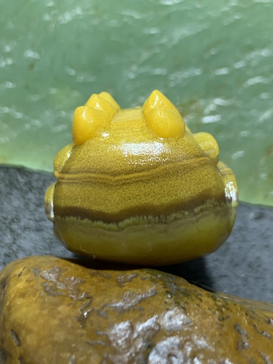 精美亚光高玉化冻料飘金沙鸡油黄蒙料战国红玛瑙手工雕刻一体龙头佛头三通一个！