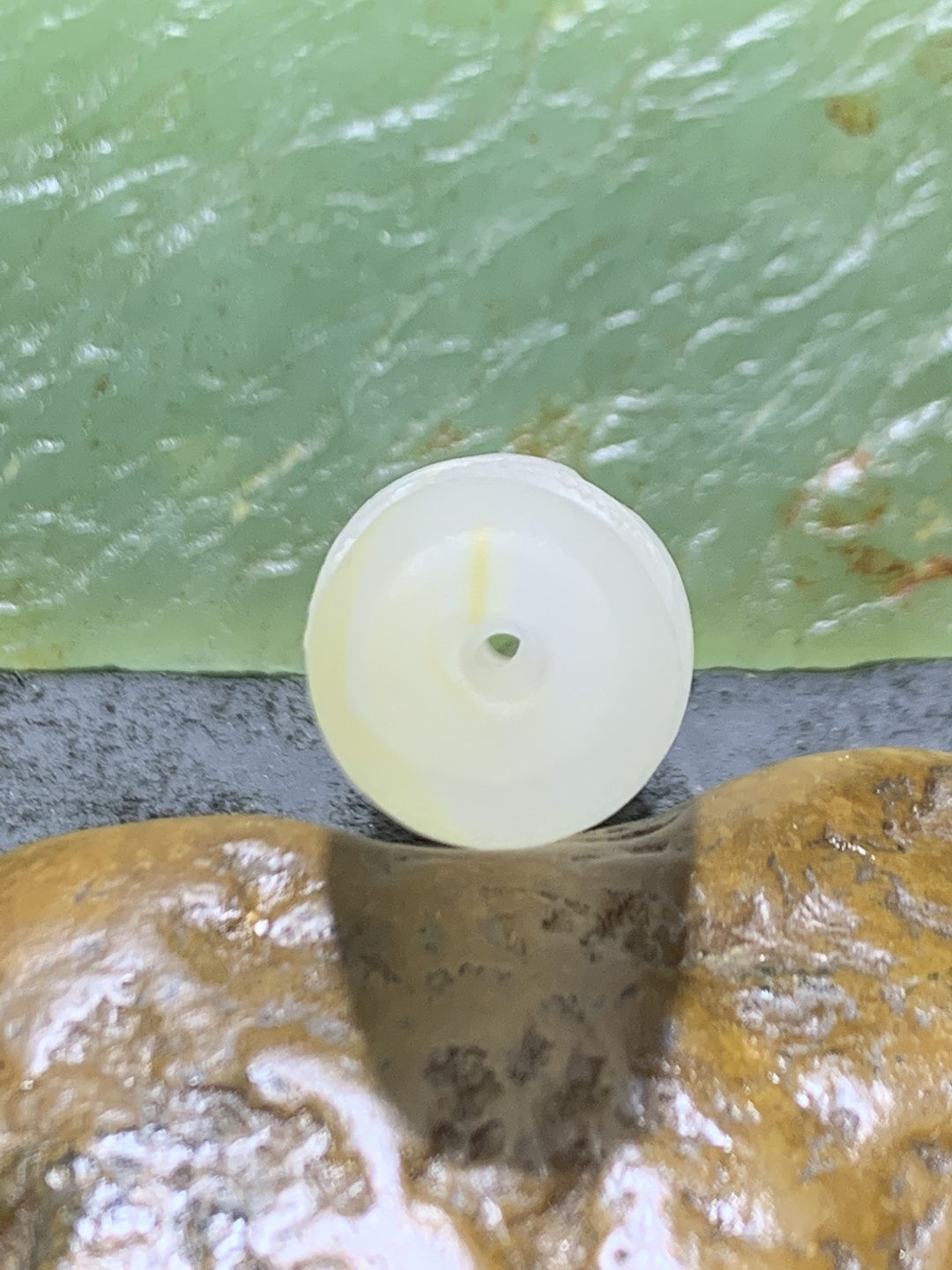 精美亚光高玉化海洋玉髓手工俏色巧雕鹦鹉大桶珠一个！