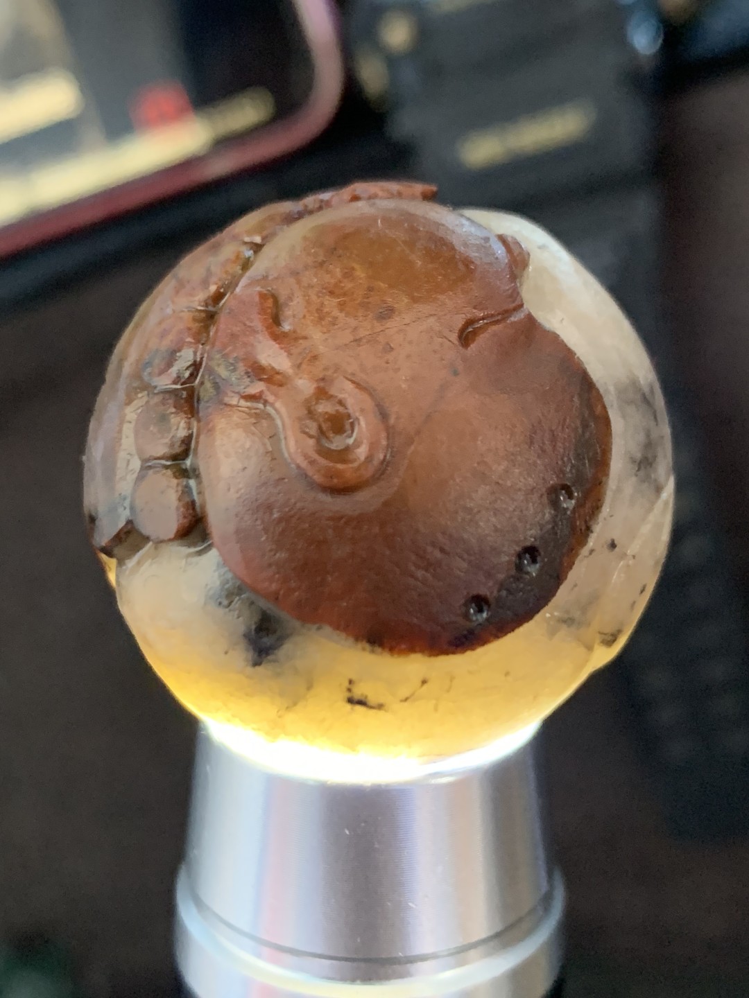 精美亚光冰飘战国红玛瑙手工俏色巧雕小沙弥大圆珠一颗！