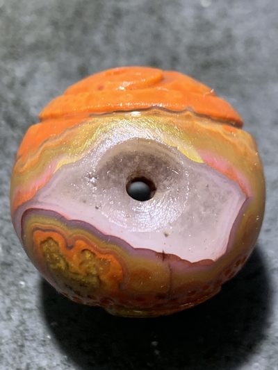 精美战国红玛瑙亚光手工雕刻道字太极阴阳鱼，苹果珠一颗！ 精美战国红玛瑙亚光手工雕刻道字太极阴阳鱼，苹果珠一颗！