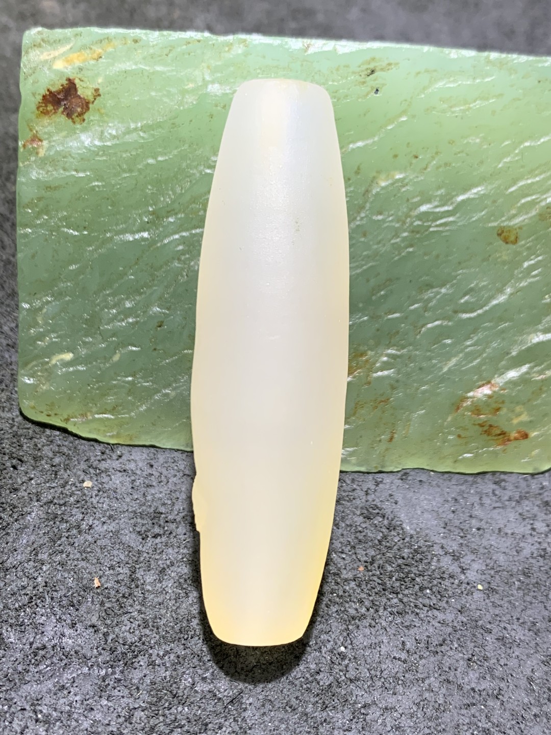 精美亚光高玉化海洋玉髓手工俏色巧雕鹦鹉大桶珠一个！