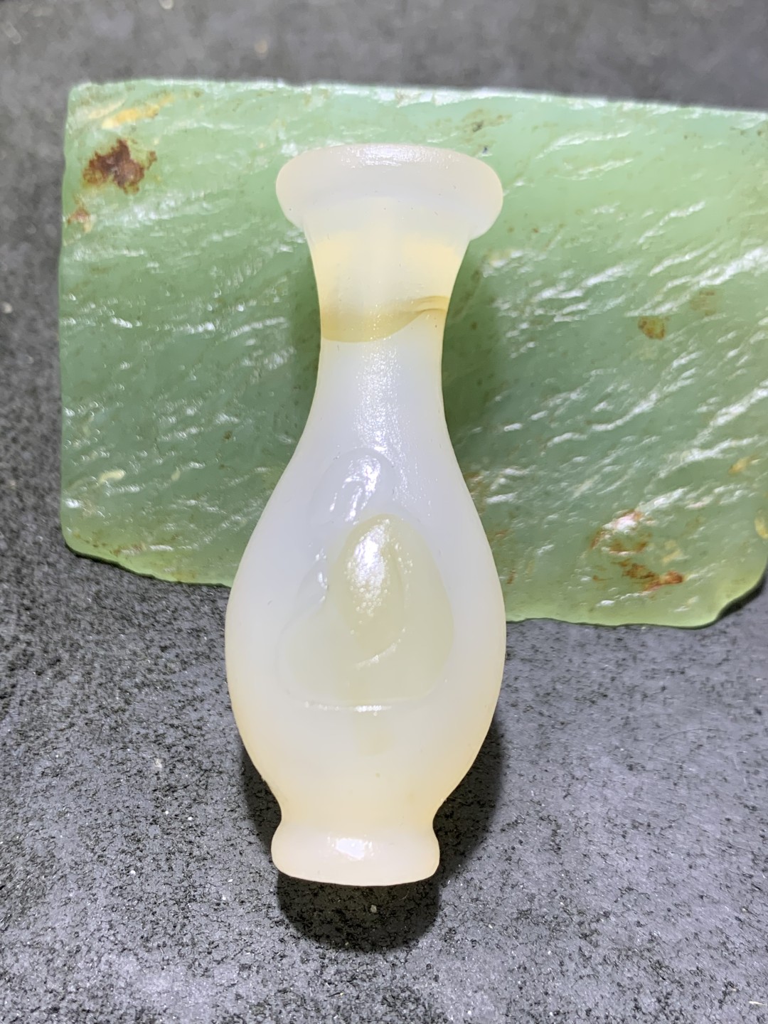 精美高玉化海洋玉髓手工俏色巧雕一心向佛瓶子一个！