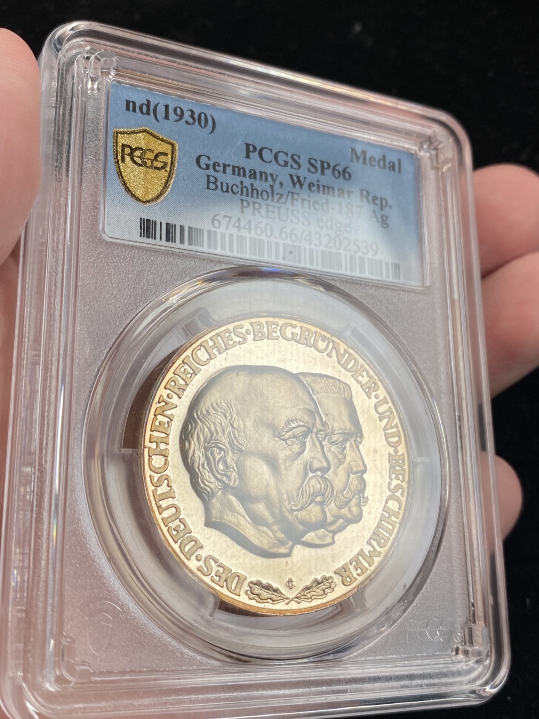 万国钱币拍卖第009期（万国白金之夜） PCGS SP66 1930年魏玛共和国银章开辟者俾斯麦与守卫者兴登堡，背面25个邦徽细节完美，顶级品相，PCGS冠军分，双面高闪金色包浆，一步到位的收藏。