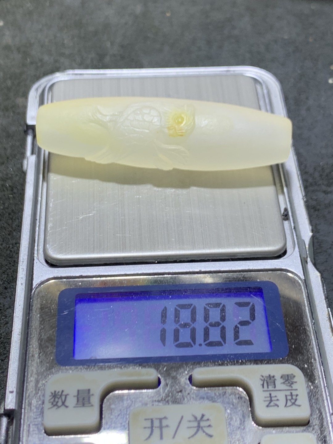 精美亚光高玉化海洋玉髓手工俏色巧雕鹦鹉大桶珠一个！