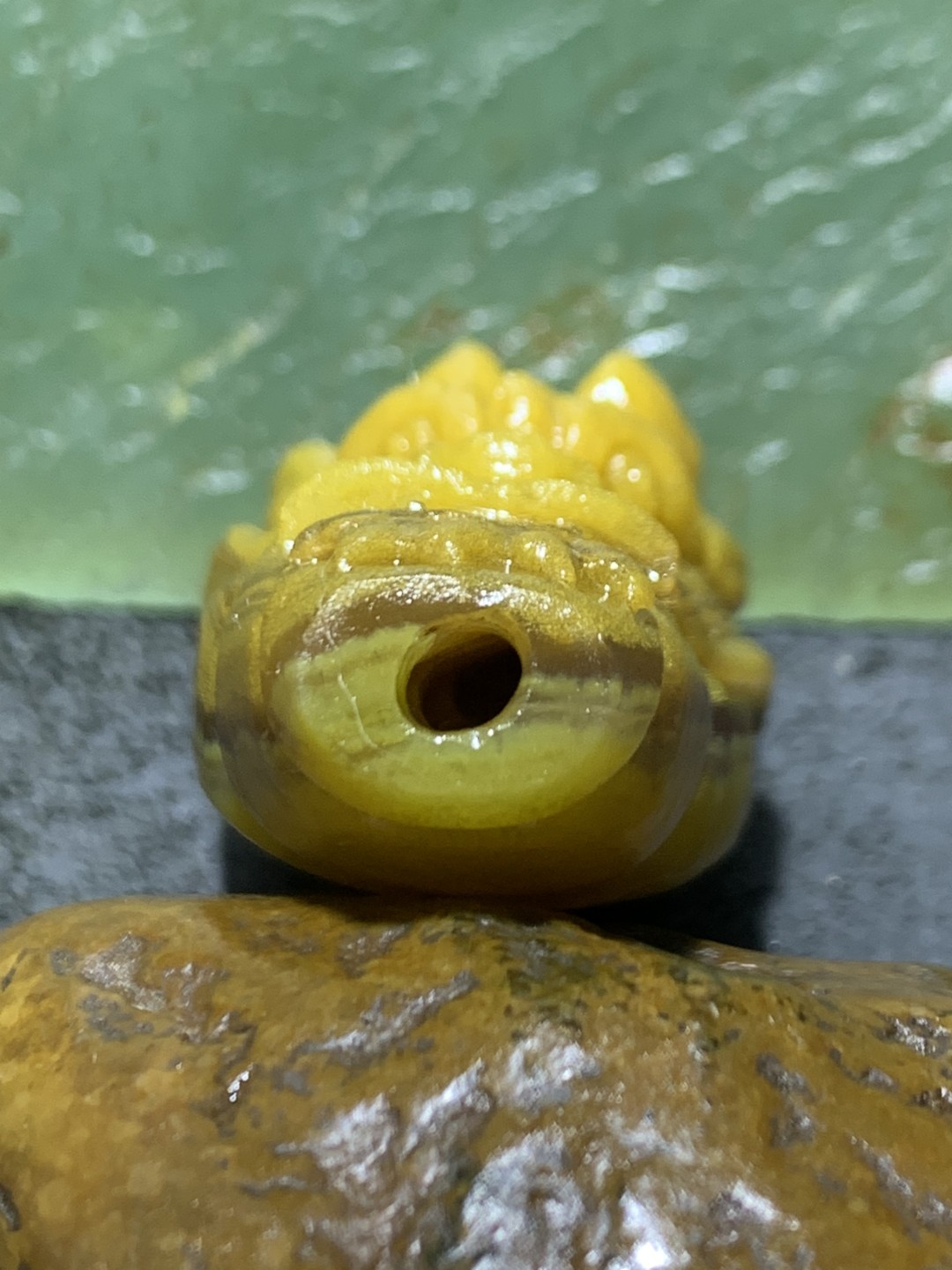 精美亚光高玉化冻料飘金沙鸡油黄蒙料战国红玛瑙手工雕刻一体龙头佛头三通一个！