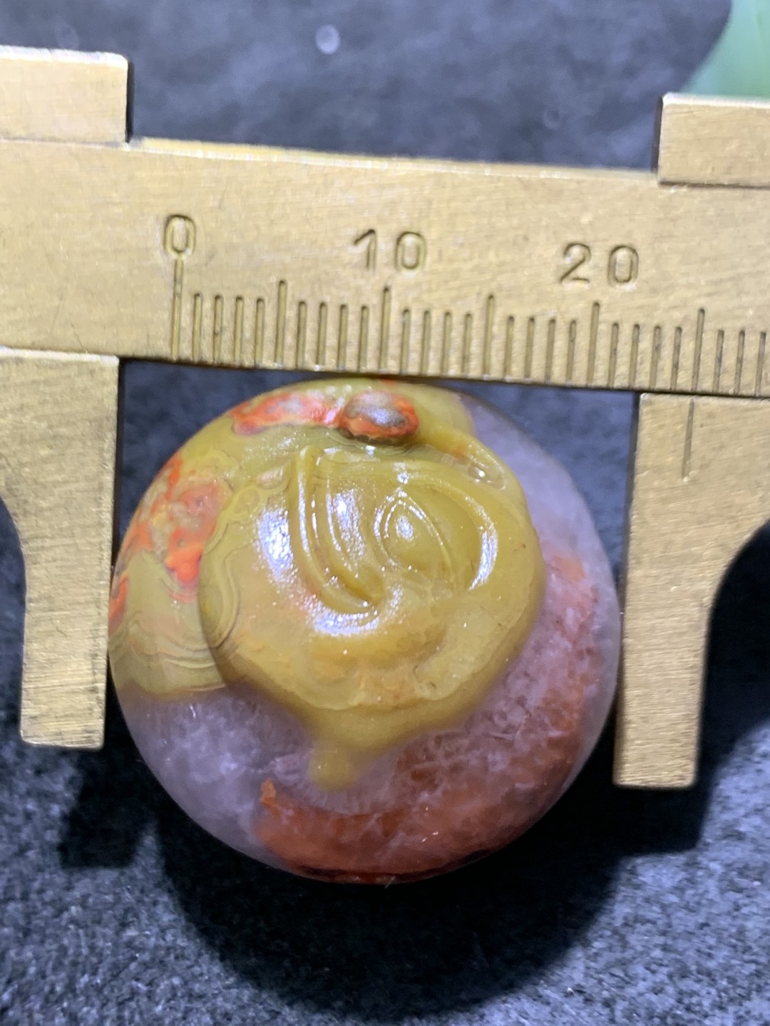 精美亚光冰飘糖心料战国红玛瑙手工俏色巧雕灯笼鱼珠子一颗！