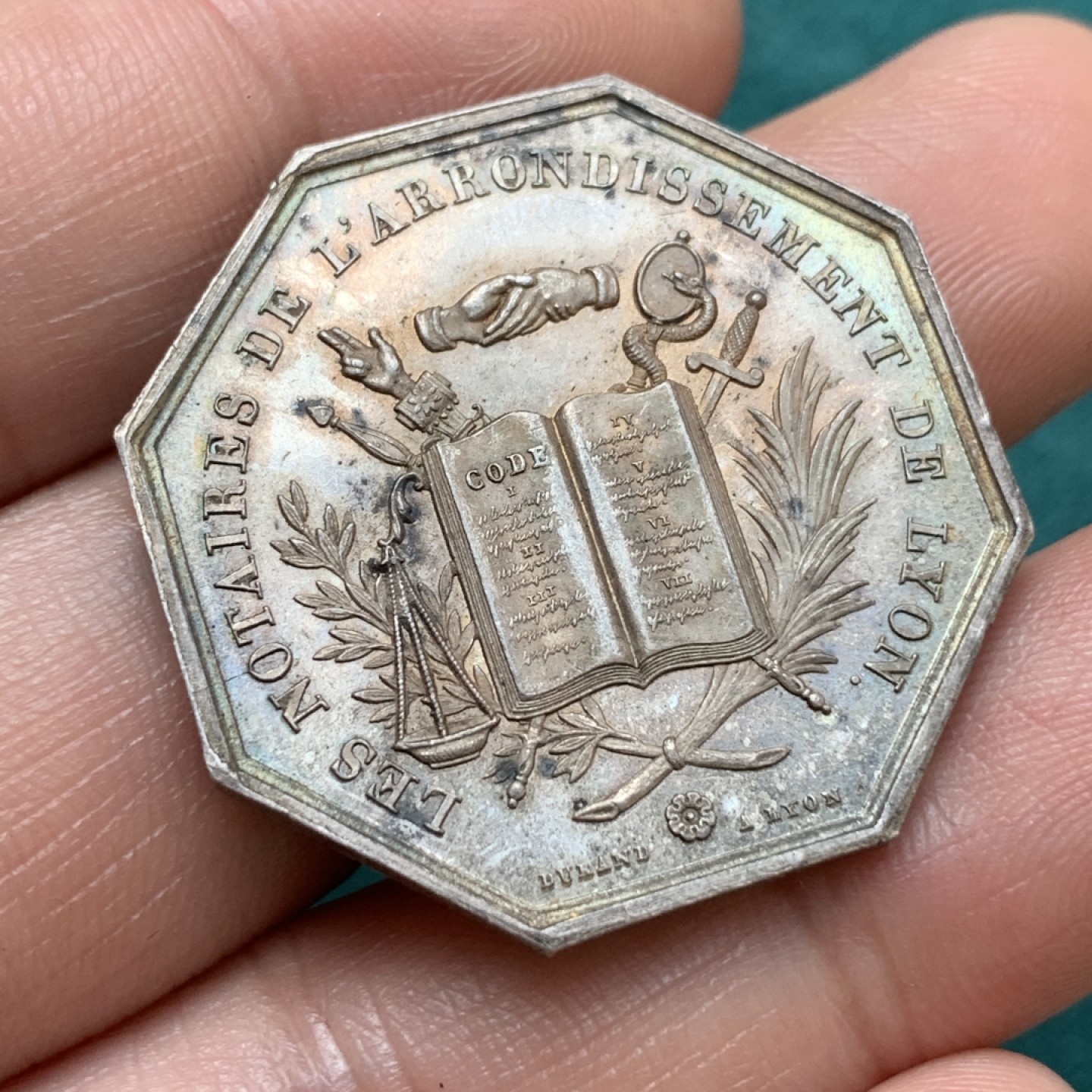 《竞宝斋》第169场-周日，周一2场 (全场包邮) 法国 1839 八角银质代币 里昂公证人 13.75g，32.5mm，手指边铭