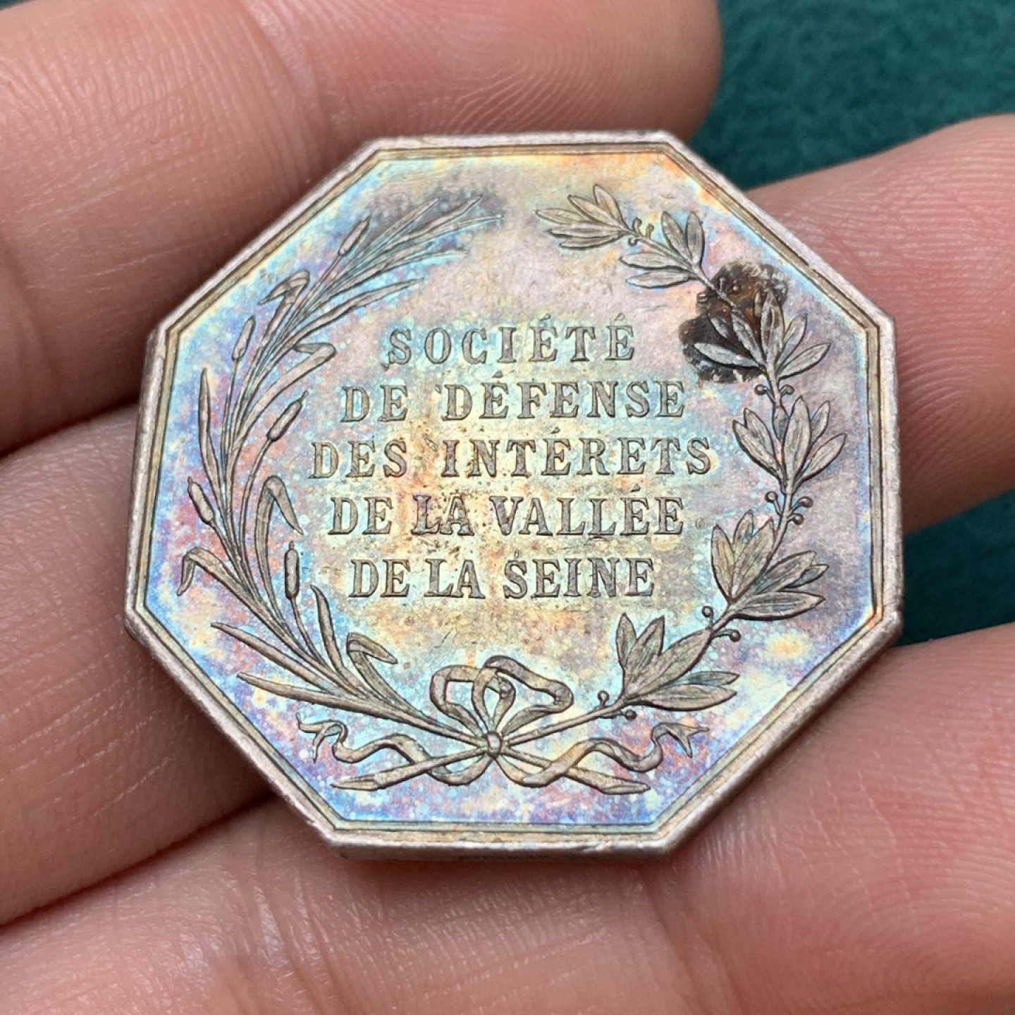 《竞宝斋》第169场-周日，周一2场 (全场包邮) 法国 巴黎码头景观 八角银质代币 细节精细 难得品种 五彩包浆 丰饶角银标 16.2克 33.2mm