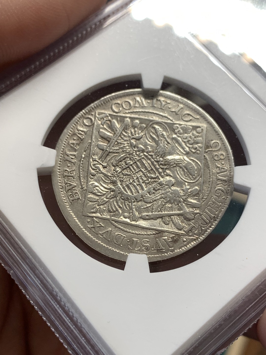 《竞宝斋》第169场-周日，周一2场 (全场包邮) NGC-AUD 神圣罗⻢帝国 1698年 1/4泰勒 匈⽛利克莱姆尼茨⼚ 颇具设计美感 园中有⽅ ⽅中带圆 压印清晰 ⾮常少⻅的品种