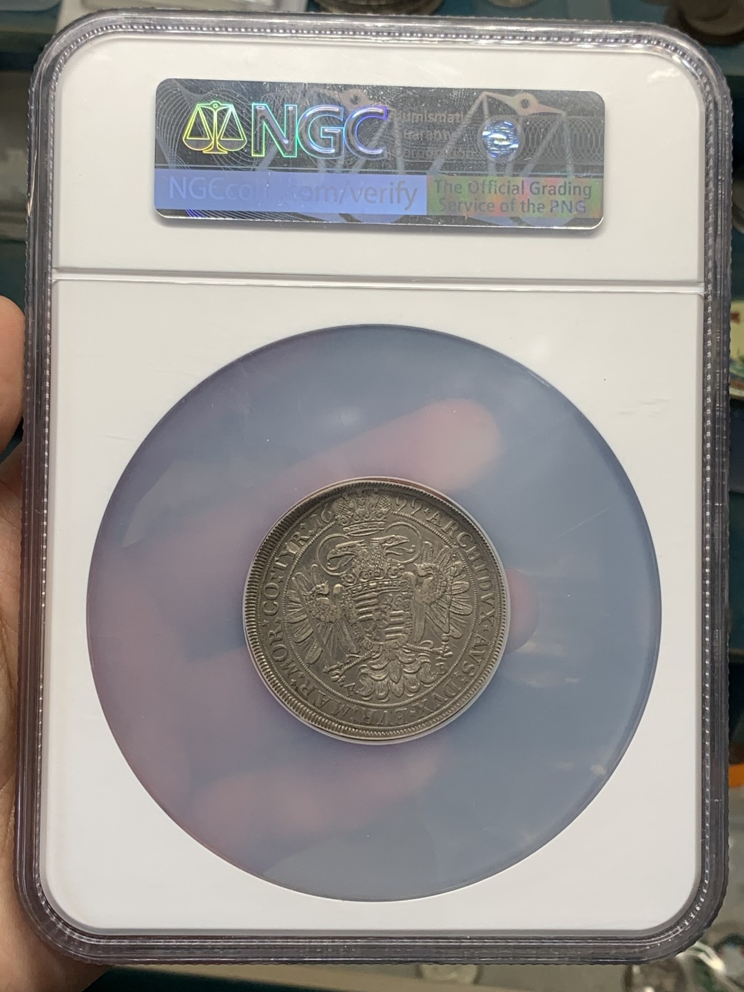 《竞宝斋》第169场-周日，周一2场 (全场包邮) NGC-AU58 神圣罗马帝国 匈牙利 1699 1泰勒 利奥波德大波浪，发丝细节完美，欧洲回流紫罗兰包浆，上海低评，应该是MS的东西