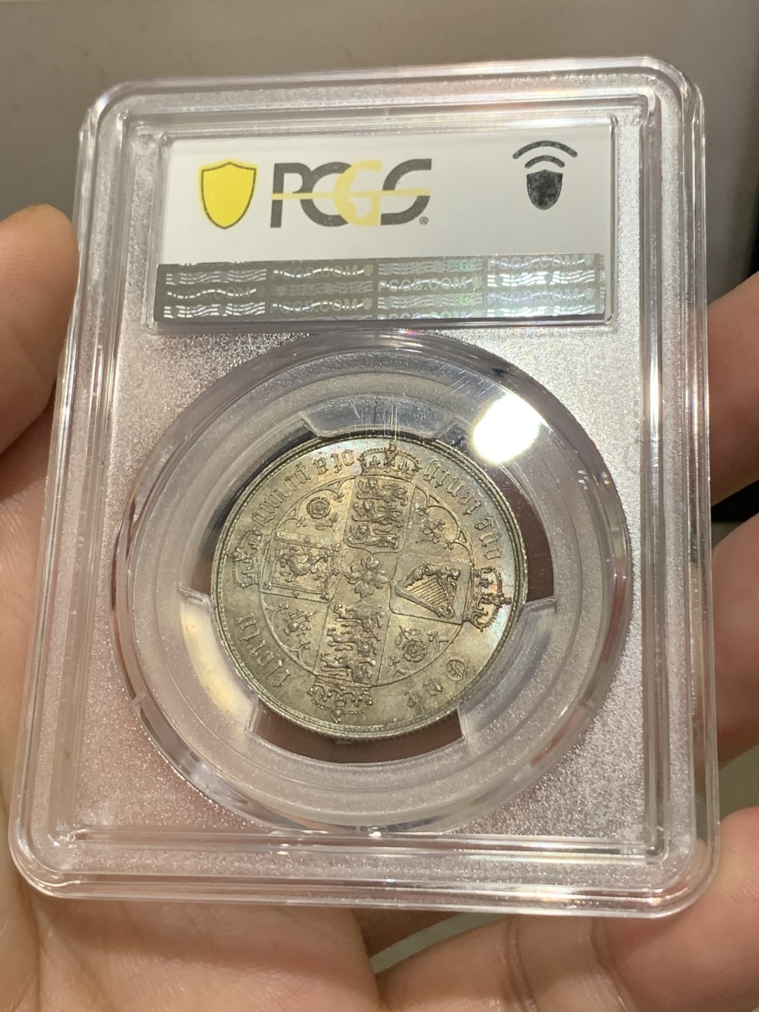《竞宝斋》第169场-周日，周一2场 (全场包邮) PCGS MS64 英国1856年哥特弗洛林银币，较为稀少的早期年份，双面五彩包浆，狮子的脸都打的很清晰，整体状态非常好的一枚