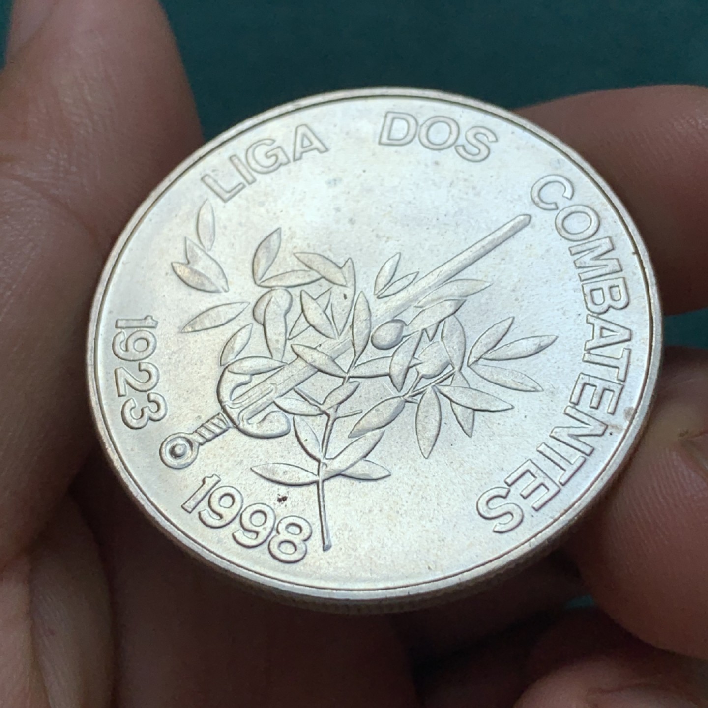 《竞宝斋》第169场-周日，周一2场 (全场包邮) 葡萄牙1998年公共信贷1000埃斯库多银币，UNC顶级车轮光品相，不容错过