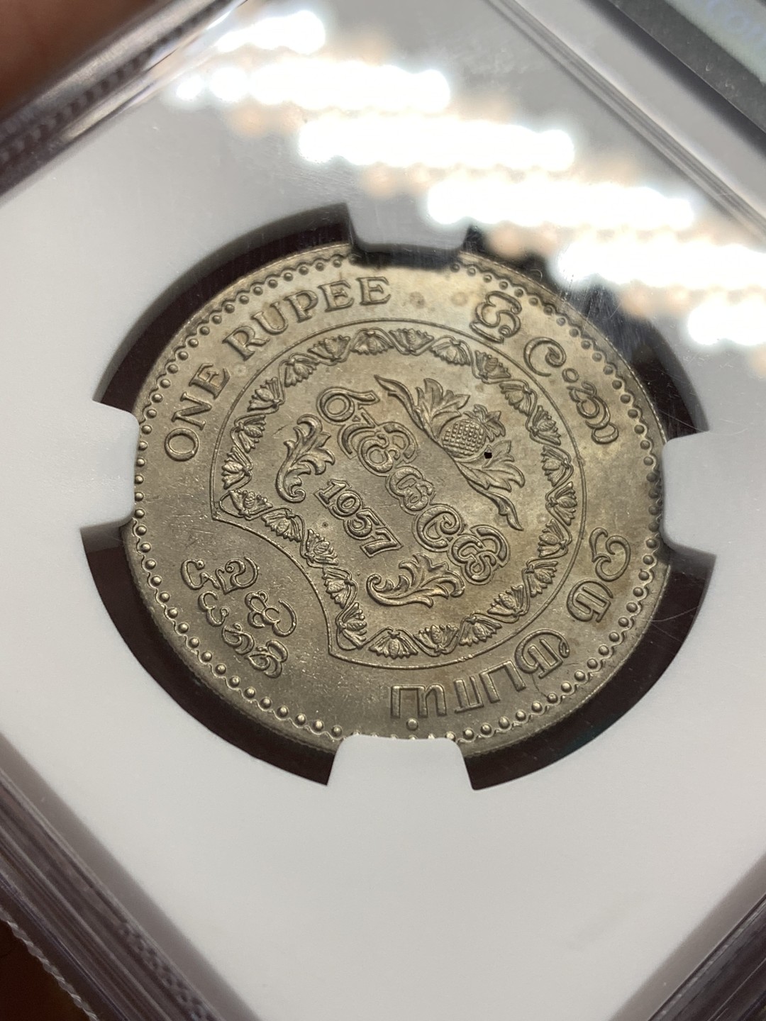 《竞宝斋》第169场-周日，周一2场 (全场包邮) NGC MS64 锡兰1957年纪念佛教2500周年1卢比 状态好 配套必备