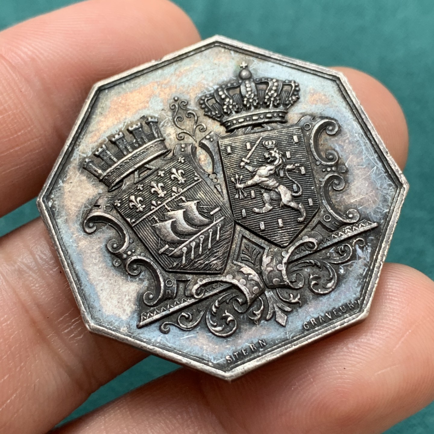 《竞宝斋》第169场-周日，周一2场 (全场包邮) 法国八角银质代币，巴黎荷兰银行，22.01g，36.3mm，丰饶角，老包浆