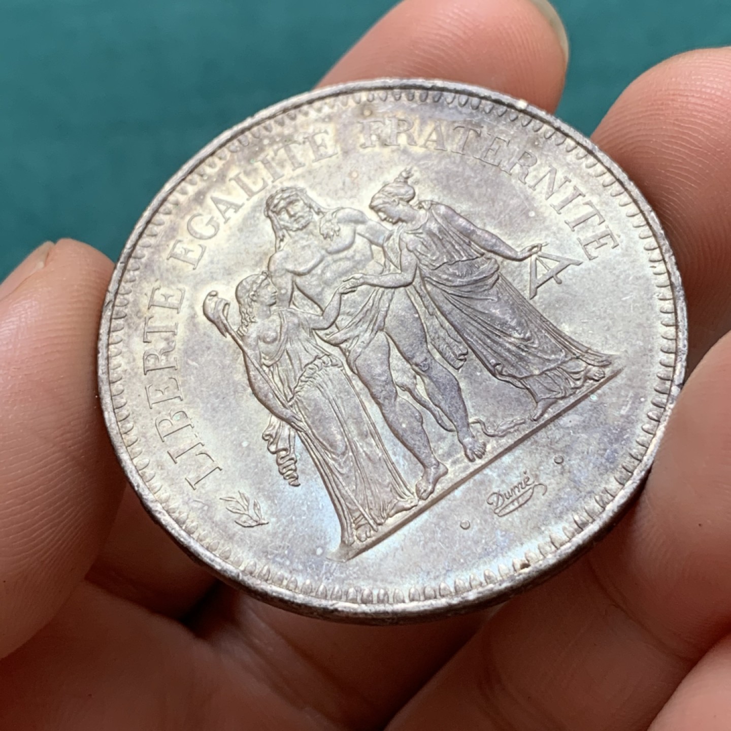 《竞宝斋》第169场-周日，周一2场 (全场包邮) 法国 1979 大力神银币 50法郎面值，淡彩包浆，车轮转光极美品