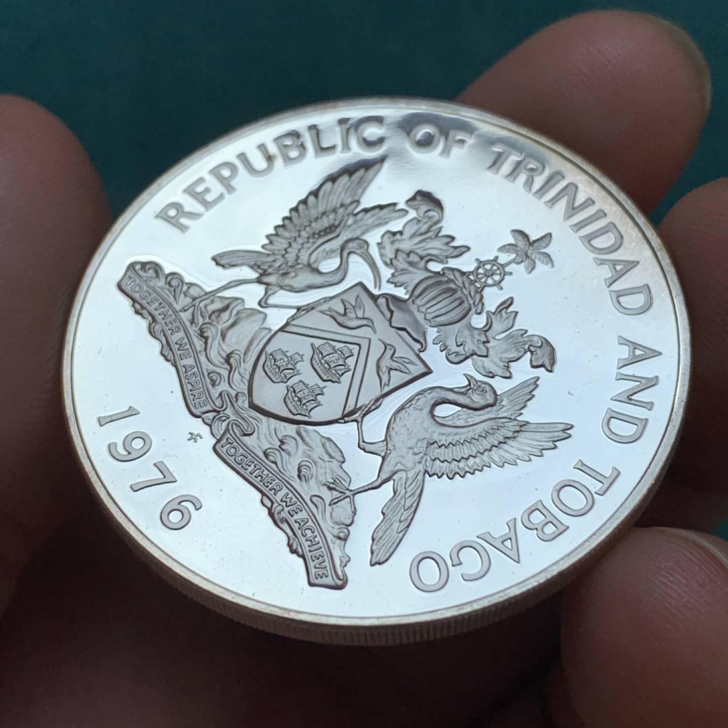 《竞宝斋》第169场-周日，周一2场 (全场包邮) 特立尼达和多巴哥 1976年 10元精制大银币，925银，直径42mm，重量35g