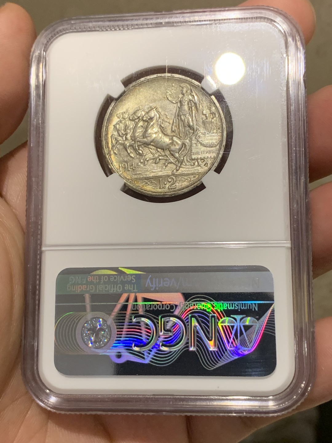 《竞宝斋》第169场-周日，周一2场 (全场包邮) NGC-MS62意大利1914年马车女神2里拉银币 环状彩色包浆