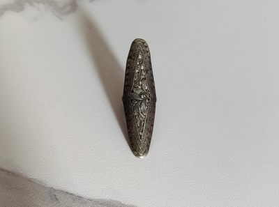 清代花卉纹超长皮镂空银戒指-目前发现的最长的皮盖 - 清代花卉纹超长皮镂空银戒指-目前发现的最长的皮盖