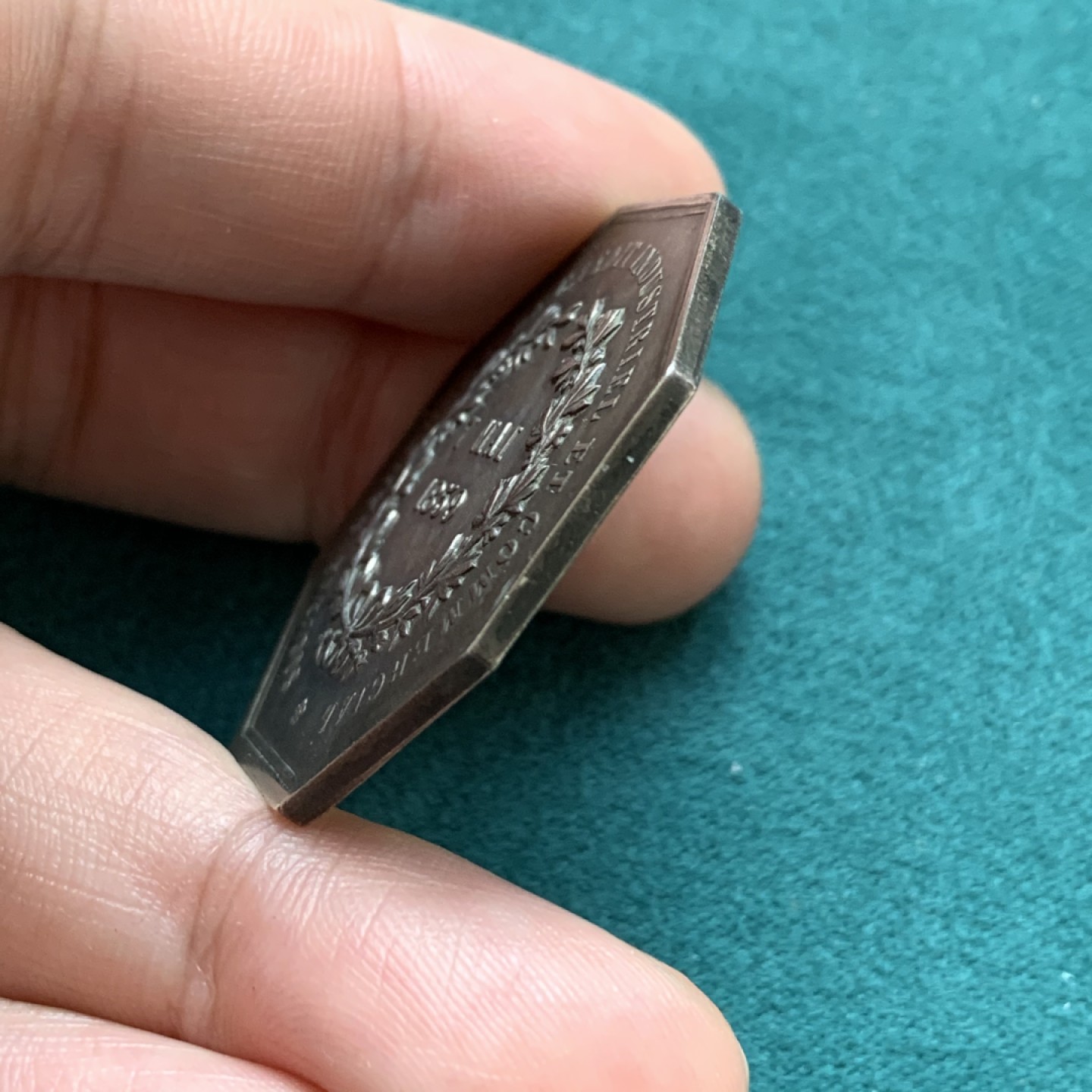 《竞宝斋》第169场-周日，周一2场 (全场包邮) 法国 通用工商信贷协会 银质八角代币 21.2克 37mm对边直径 丰饶角边铭