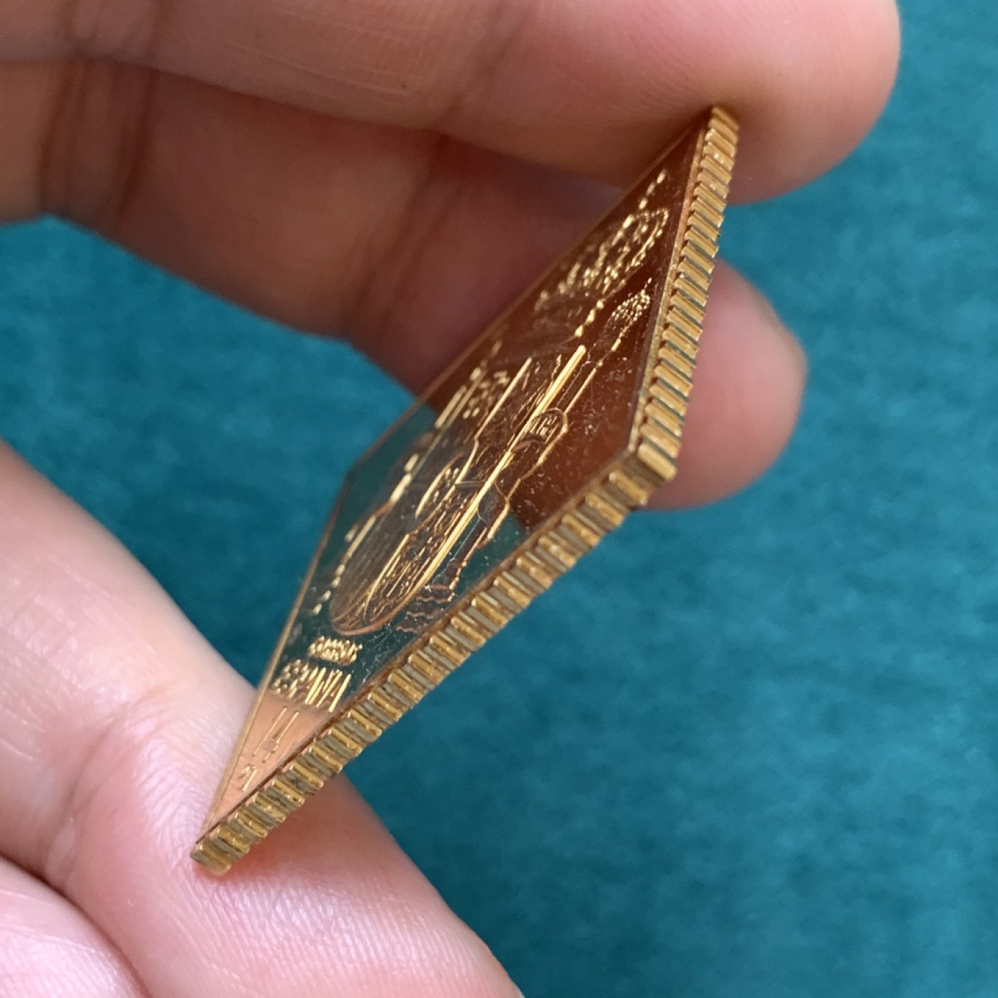 《竞宝斋》第169场-周日，周一2场 (全场包邮) 西班牙 双柱方形镀金银章 邮票造型 PF版 925银材质 24克 对边34.1mm 大规格非常特别