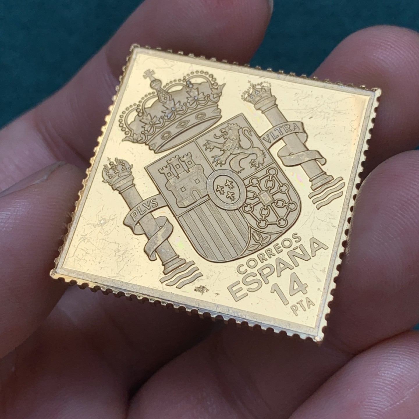 《竞宝斋》第169场-周日，周一2场 (全场包邮) 西班牙 双柱方形镀金银章 邮票造型 PF版 925银材质 24克 对边34.1mm 大规格非常特别