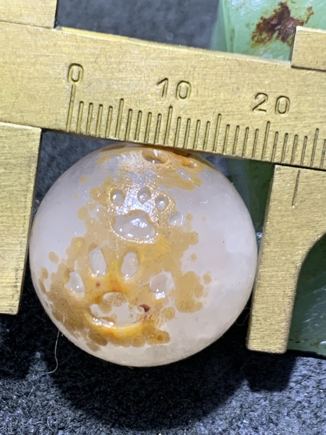 精美亚光冰飘战国红玛瑙手工雕刻熊出没珠一个，