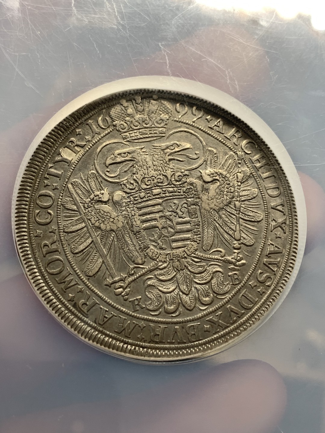 《竞宝斋》第169场-周日，周一2场 (全场包邮) NGC-AU58 神圣罗马帝国 匈牙利 1699 1泰勒 利奥波德大波浪，发丝细节完美，欧洲回流紫罗兰包浆，上海低评，应该是MS的东西