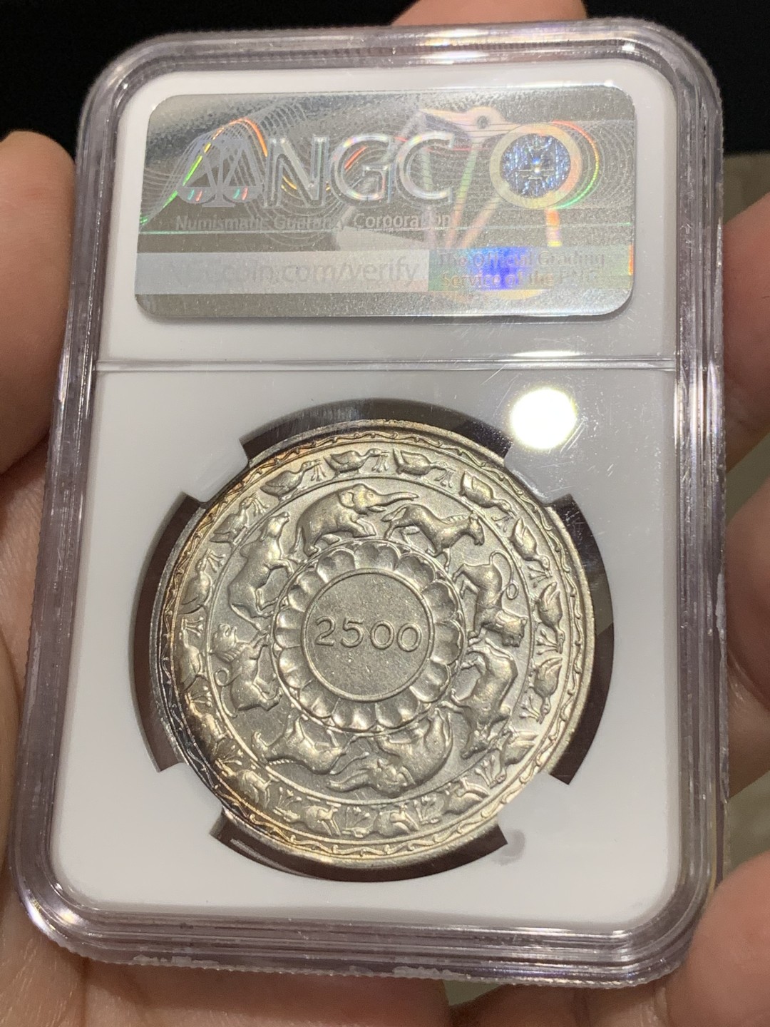 《竞宝斋》第169场-周日，周一2场 (全场包邮) NGC MS63 锡兰1957年纪念佛教2500周年5卢比大银币，国外热门品种，环彩包浆