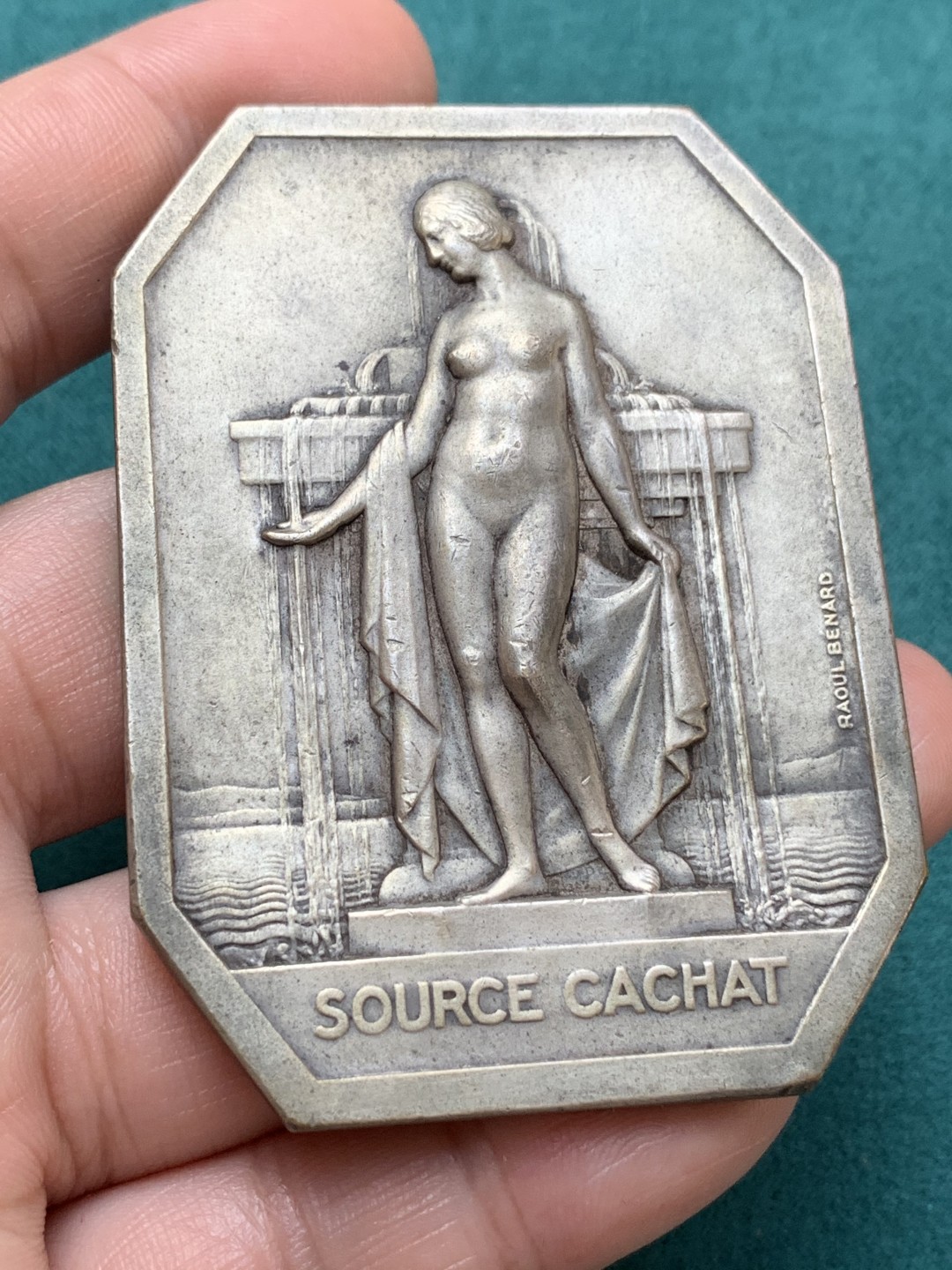 《竞宝斋》第169场-周日，周一2场 (全场包邮) 法国镀银铜章，美女沐浴依云温泉，97.52g，50.5*67.2mm，丰饶角边铭